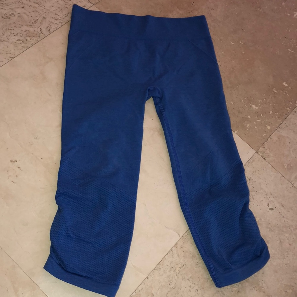 BLUE IVIVVA CROPPED LEGGINGS!